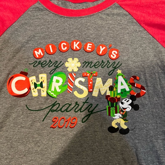 Mickeys Very Merry Christmas Party 2019 Disney World Shirt NWT - Picture 2 of 5